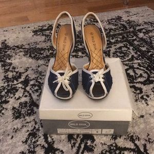 Peep toe sandals